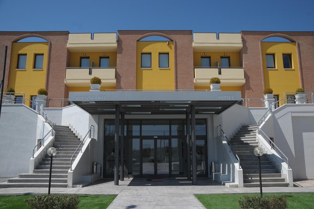 Hotel La Tavernetta Кампобасо Екстериор снимка